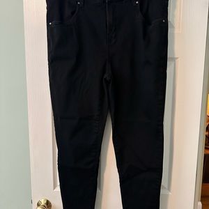 Never worn, like new Universal Standard slim leg black jean, Sz 20